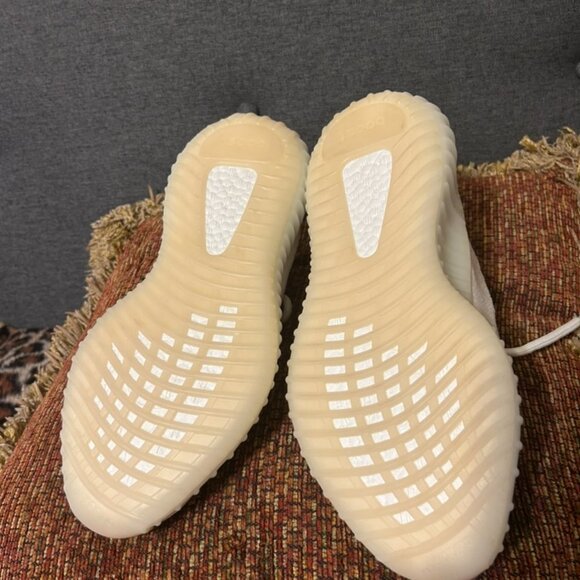 NWOB!  Adidas Yeezy Boost 350 V2 Low Cream White / Triple White ~ Size 6.5 - Picture 2 of 8